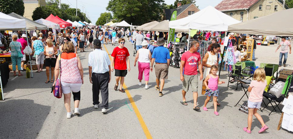 Photo of a crowd of people at the Zurich Bean Festival