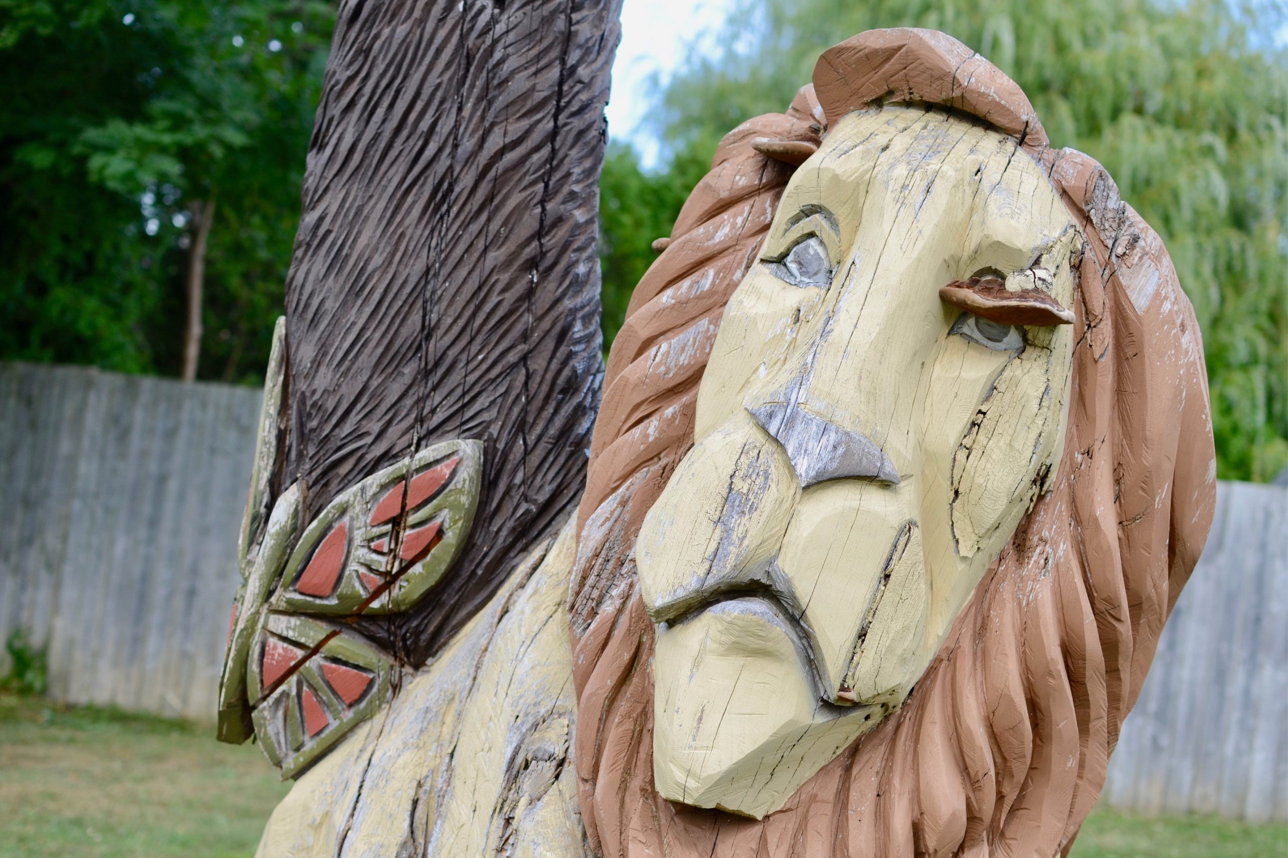 Photo of a wood carving of a lion in Lions Harbour Park Goderich